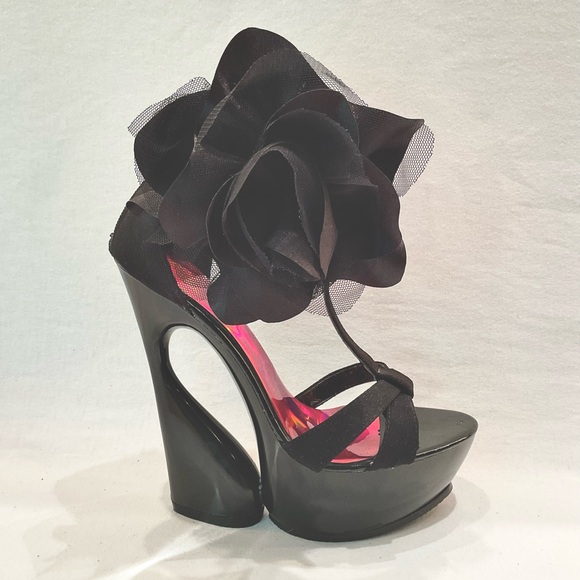 No Brand Shoes - Unique Black T strap platform Heels Huge Floral Accent Ankle strap sensuous Sz 6
